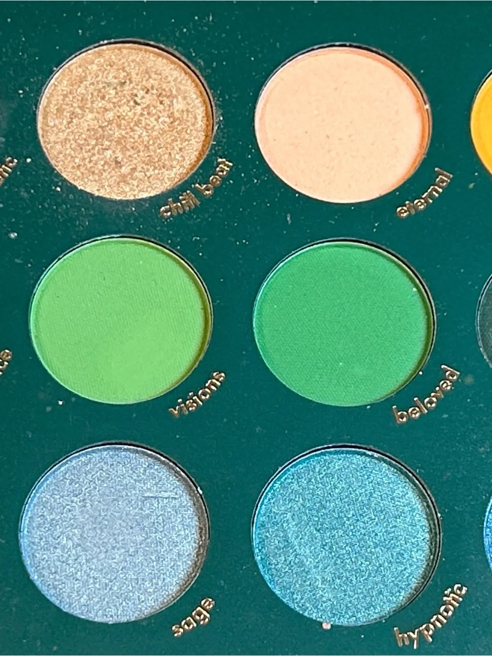 Kara Beauty Static Serenity 30-Color Eyeshadow Creative Beauty Palette in Green